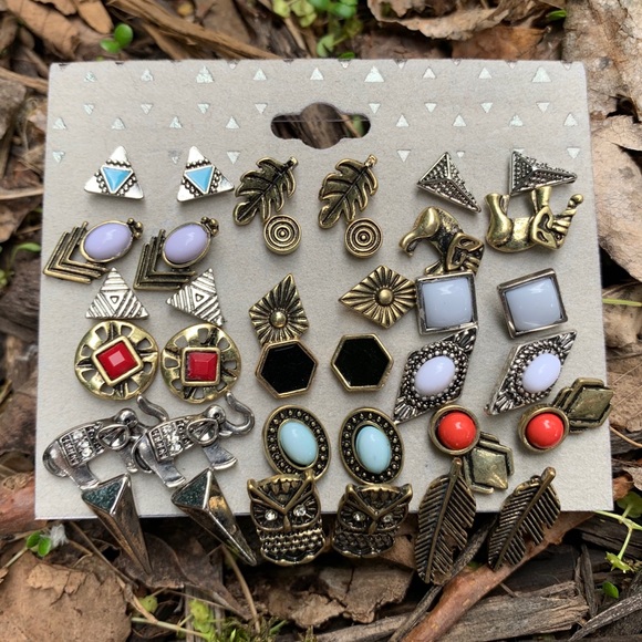Urban Outfitters Accessories - Urban Outfitters 18 Piece Earring Set